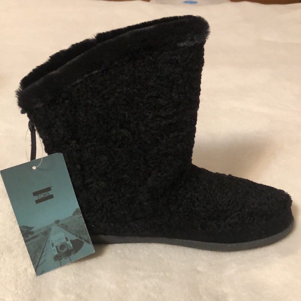 NWT faux Persian lamb black Inez boots from Tom’s with super soft fur lining